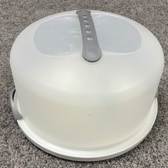 Sterlite Cake Carrier and Server with Locking Lid - Picture 1 of 2